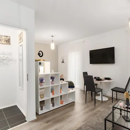 Sweet & Spicy - Brand New With Balcony Apartmán